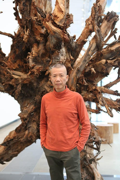 艺术家蔡国强在法国点燃白日焰火,这么做的意义是什么?