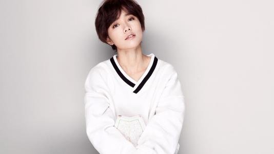 许飞给姐姐们写小作文，她是不是一个文艺女青年