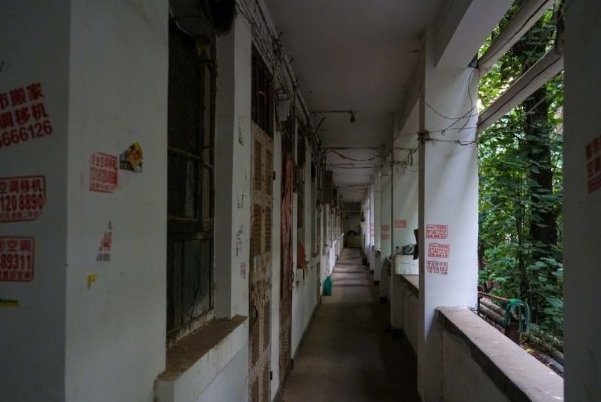 住在城市危房中的老人们历经磨难，他们这辈子还有望获得最终的公平吗？