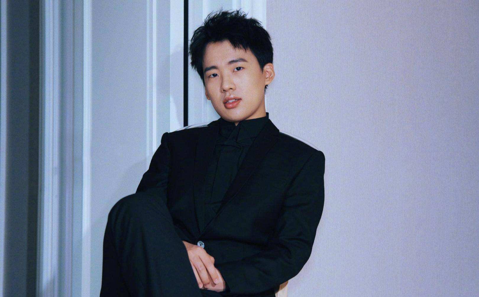 郭麒麟放风筝被指像遛狗，专业喜剧人都是这样的吗？