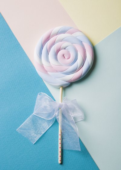 叔叔请你吃棒棒糖是什么梗