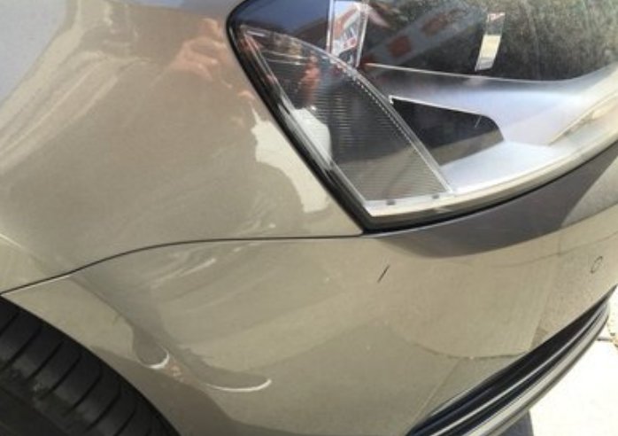 河北老人骑三轮剐蹭汽车后，拿出零钱里最大的两张赔偿，车主当时有何反应