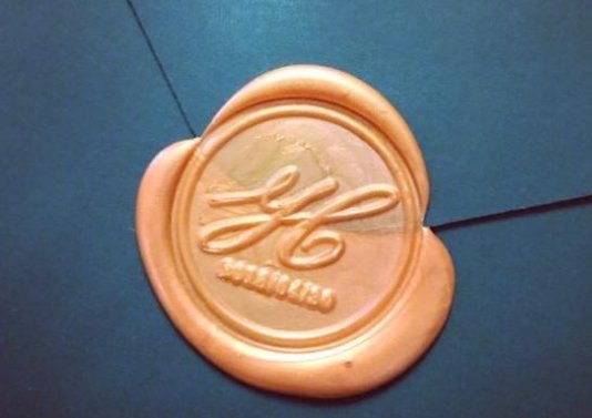 马蕴雯晒婚礼请柬引发什么猜想？