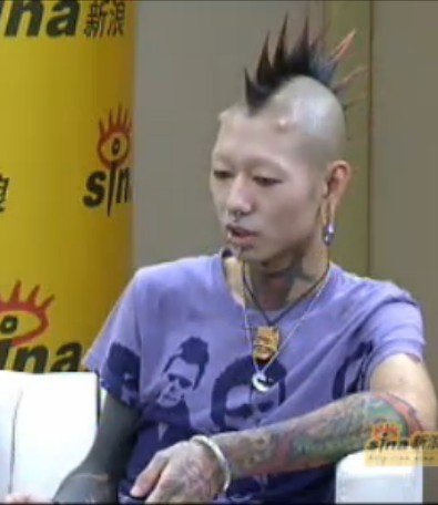 人体悬挂九吉和中国达人秀九吉是同一人吗