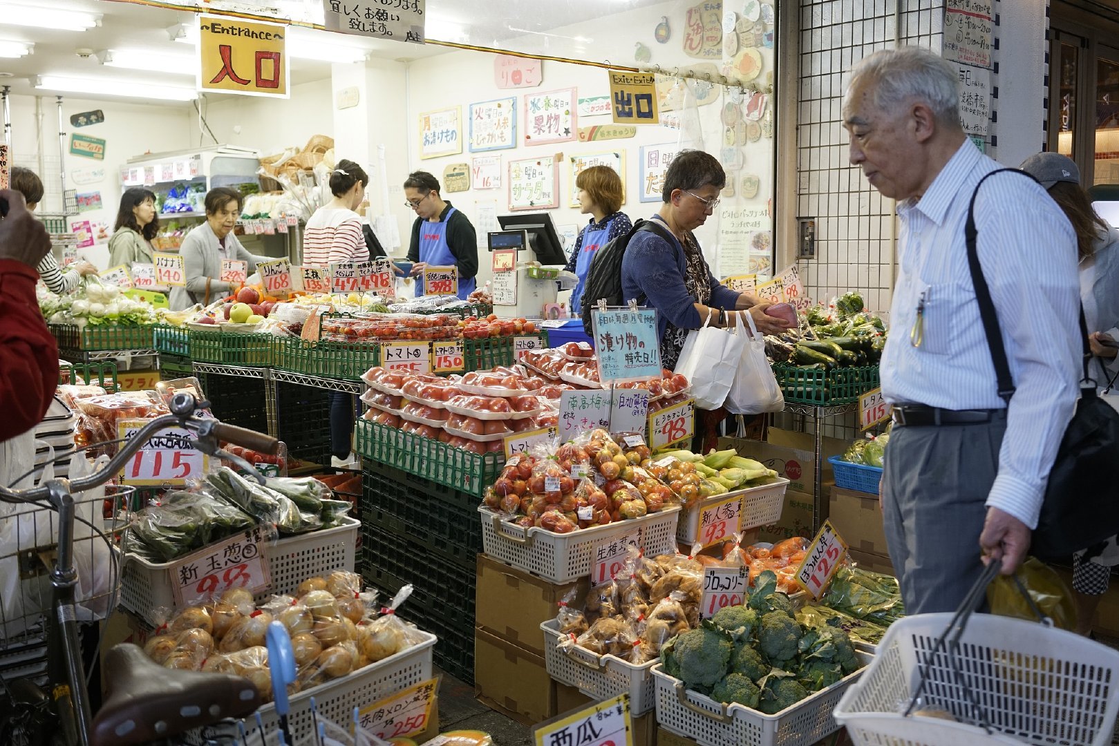 全球多国通胀,日本物价却持续下跌,是什么原因导致的?