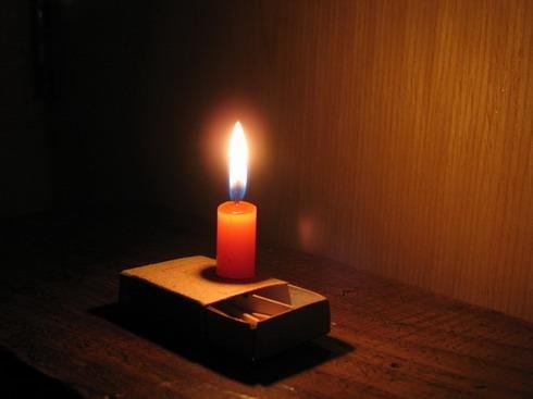 蜡烛燃烧变短，它跑到哪去了？为什么会变短？能答多少答多少，急用，奖励高分！！！