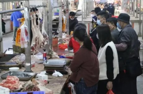 郑州超市人山人海，官方称不用抢购，聚集囤货有哪些风险？