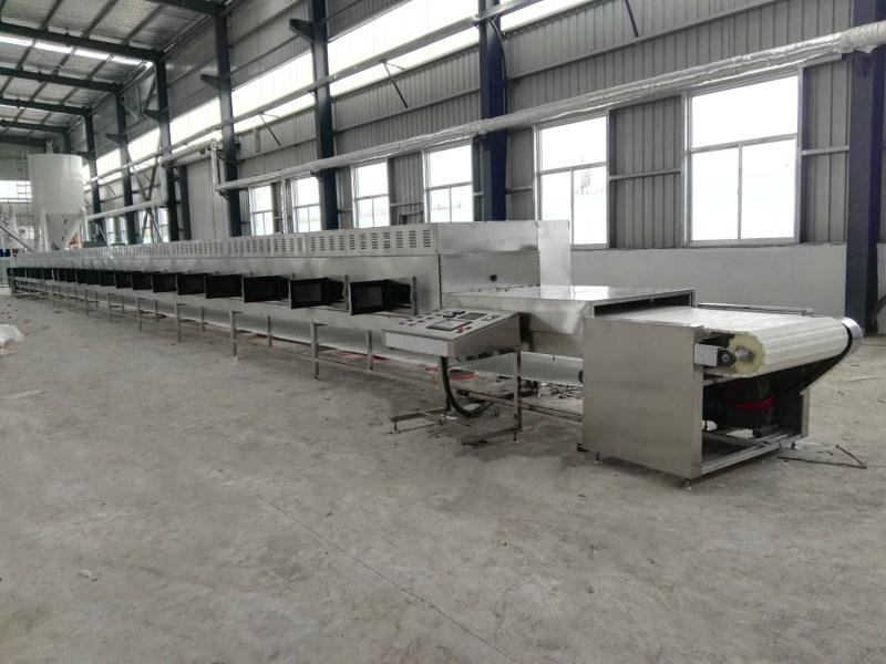 家里边别人介绍的对象女生的妈妈到我家看了我以后快走的时候叫我加她女儿微信 让我们自己聊是什么意思?