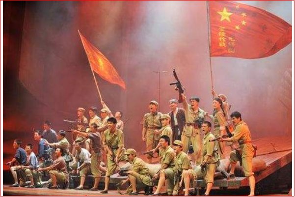 歌词:雄纠纠,气昂昂,跨过鸭绿江............