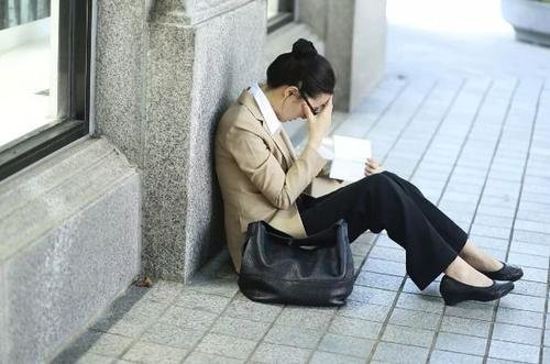 已经离职半个月了，公司机器出了问题让我去修，我应该怎么办？