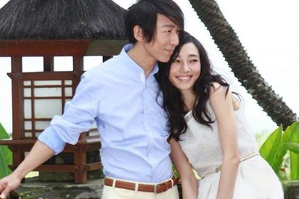 白百何一阳指事件是什么 用手弹一名男子的小弟弟