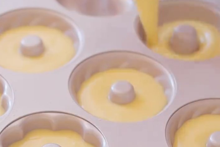 巧克力棒穿进甜甜圈的制作方法