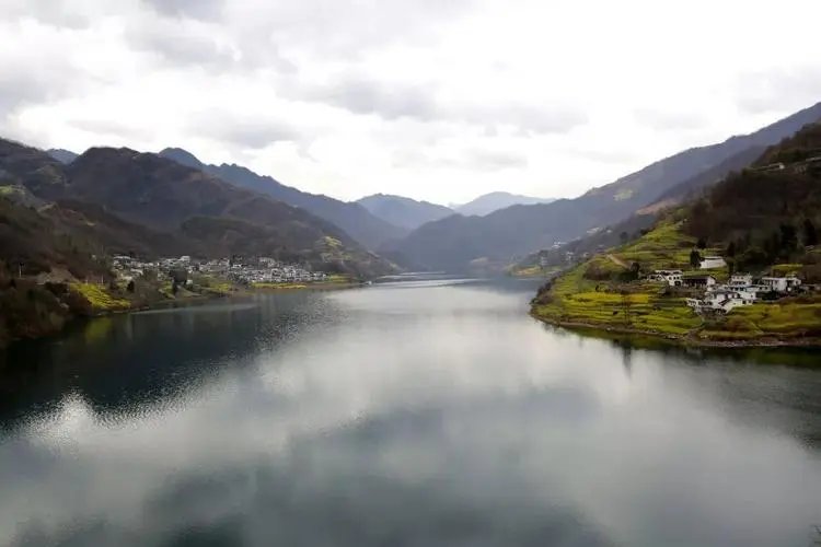 百二关河指的是