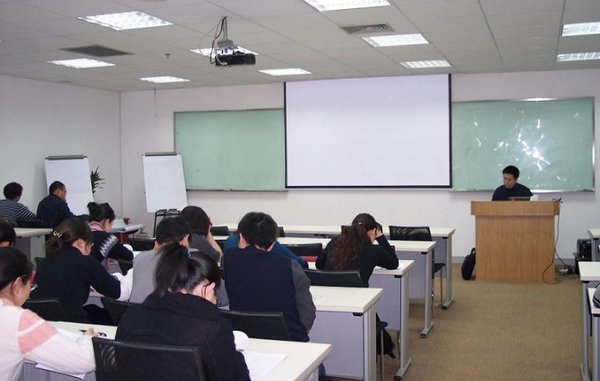 成人英语三级考什么？