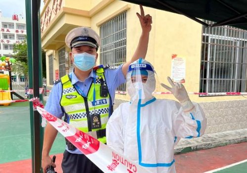 海南三亚市的疫情出现好转的迹象，三亚目前采取了怎样的防疫措施呢？