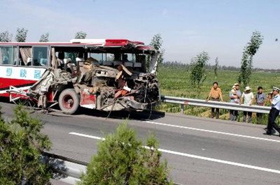 沈海高速江苏段发生四车相撞交通事故，造成此次事故的原因是什么？