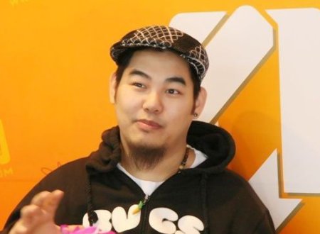 请问这首歌叫什么，歌词是 我大声叫 叫 用力叫 ，我什么 冲冲 向前冲 .....决不放弃 就记得这些歌词