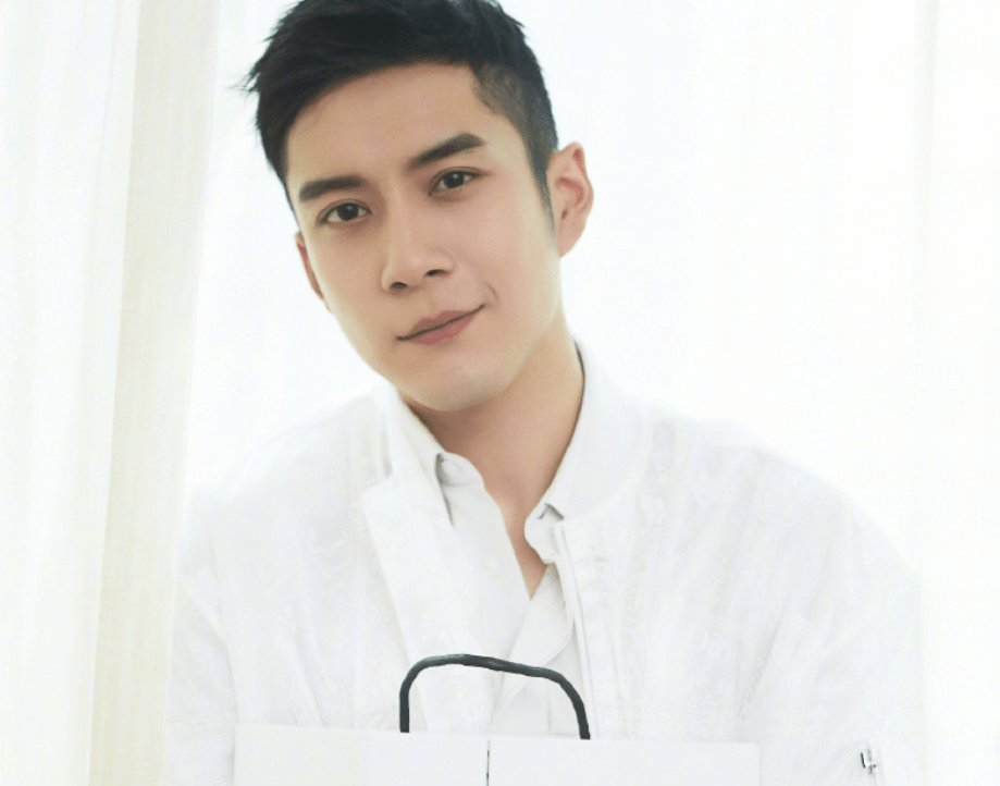 韩东君《梅花红桃》开机，首次挑战谍战题的他表现如何？