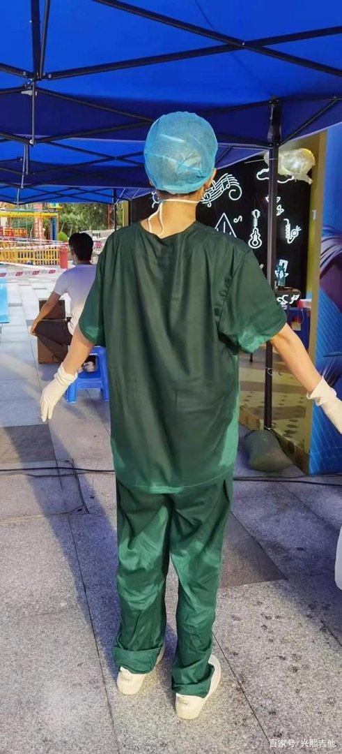 上海新冠感染者超40万,医护人员的日常究竟有多辛苦?