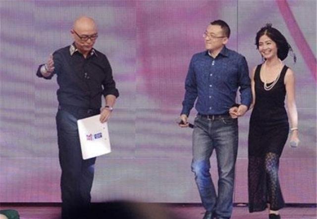 2015年《非诚勿扰》，51岁阿姨被34岁小伙“抱”走，现状如何？