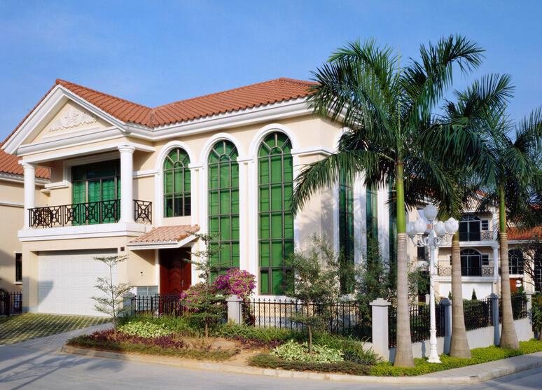 560万装修别墅敲成破烂，两份合同差价高达400万元？