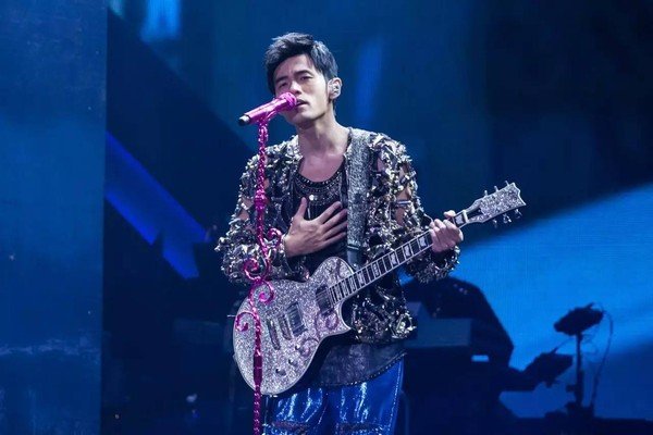 带有假音的流行歌曲