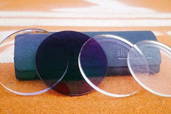 如何看待明月镜片成本6元零售上百