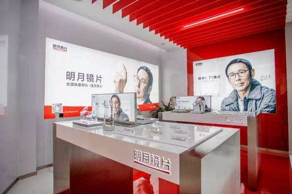 如何看待明月镜片成本6元零售上百