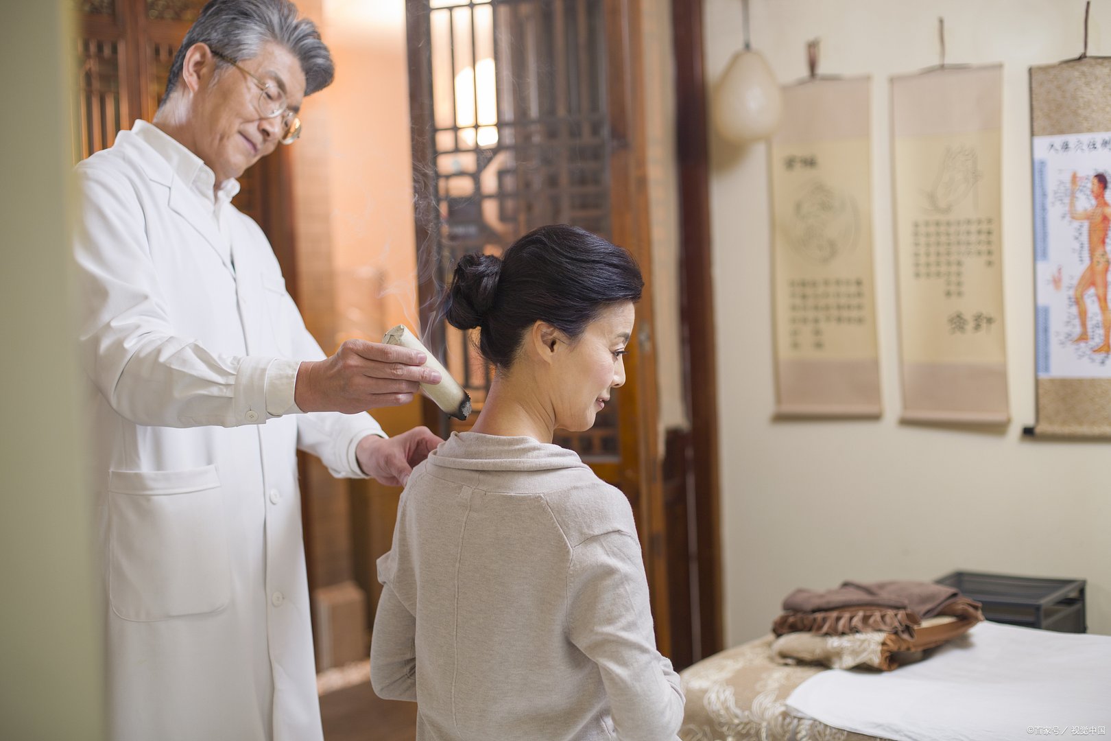 宁波艾灸馆出现10名确诊人员，每天接待200人，老板需承担法律责任吗？