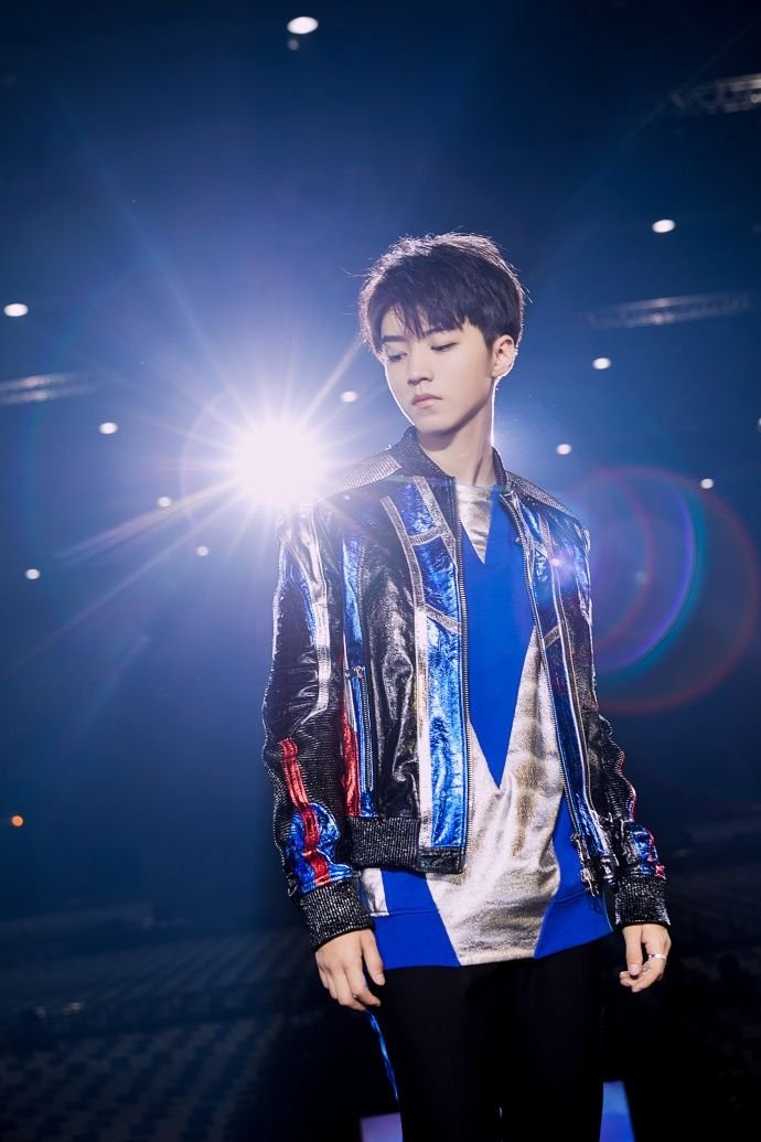 王俊凯李冰冰微博电影之夜上握手互动，演员会存在私教吗？