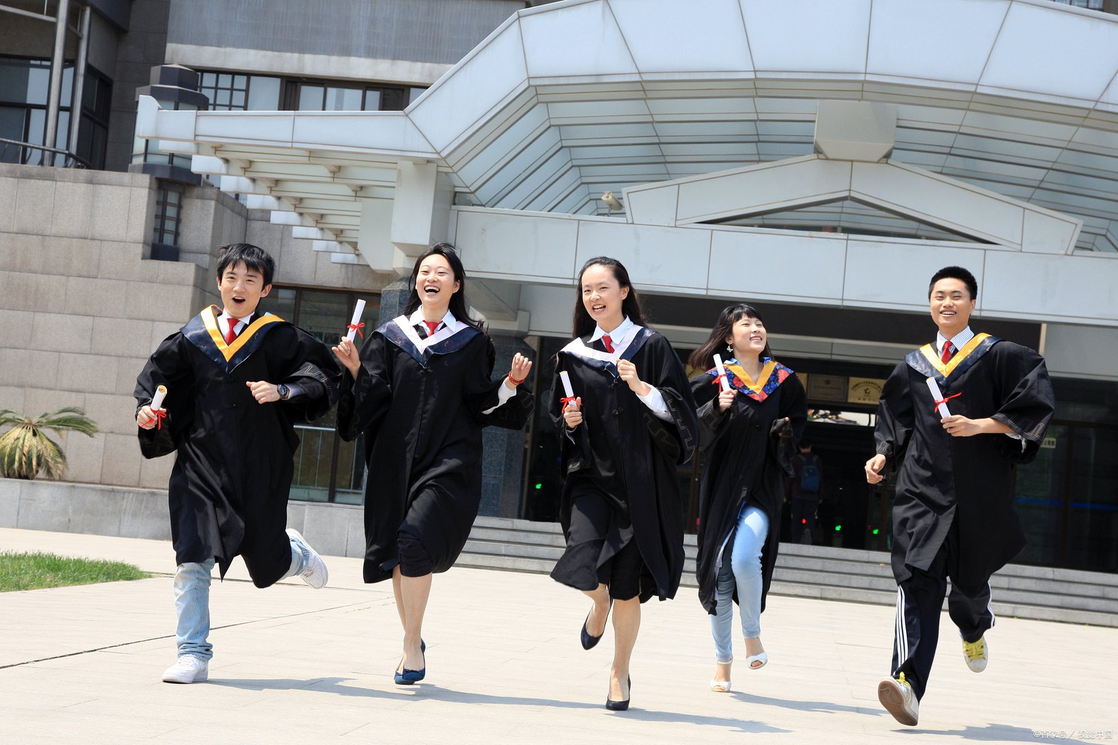 一本和二本大学的学费相比，能差出多少钱呢？