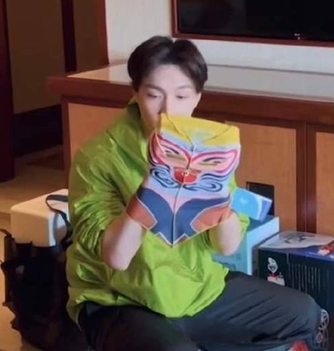 张艺兴带脸基尼录《向往的生活》，他在综艺中提供了哪些搞笑名场面？