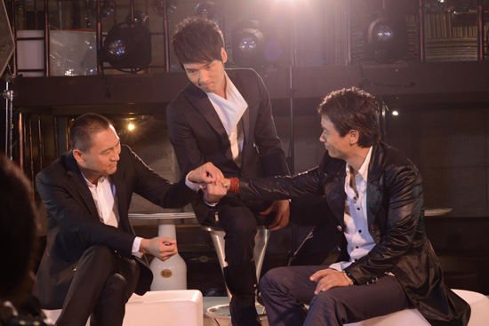 人 生 难 得 起 起 落 落 , 还 是 要 坚 强 的 生 活是那首歌的歌词？