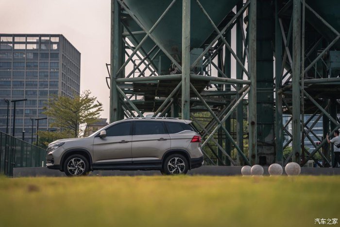 祝福我和女友在风行T5的陪伴下，可以快乐的奔赴更美好的未来