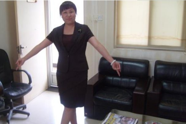 40岁离异的姐姐求我把老公让给她，父母也支持，我该怎么办