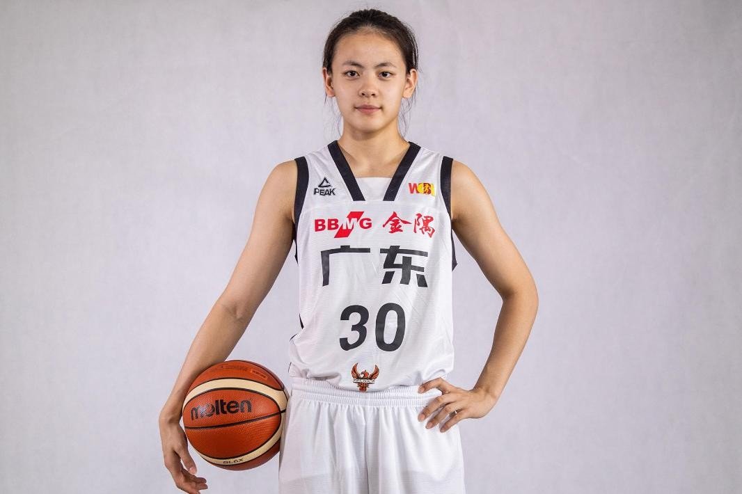 杨舒予杨力维是亲的吗