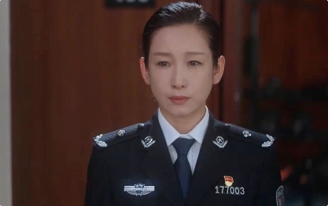 《猎罪图鉴》中秦海璐饰演的张局,大家觉得她的演技与表情自然吗?