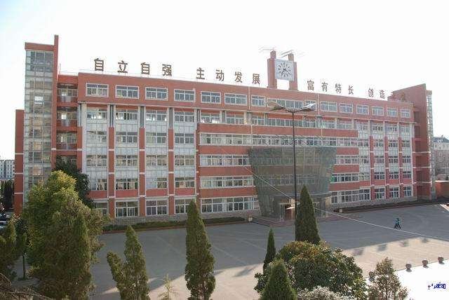 阜阳第一中学有东校区吗？