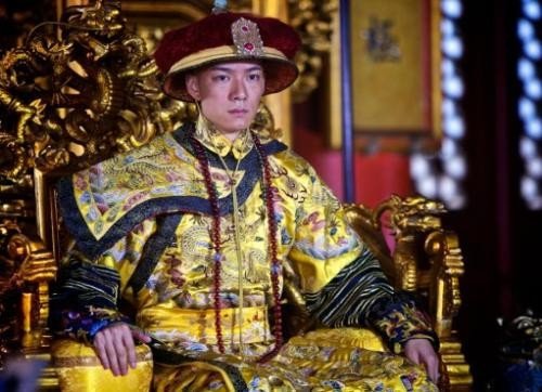 抖音上有个皇上敬军礼的是什么电视剧