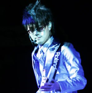 飞儿乐团老师叫什么名