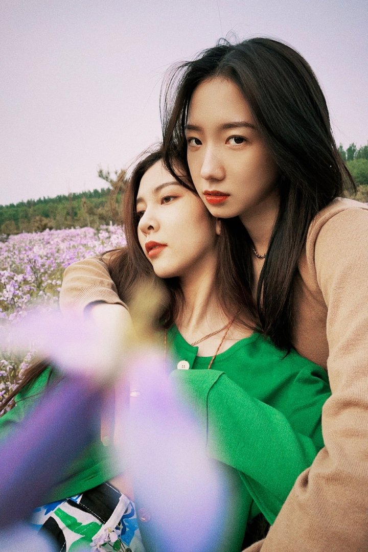 孟美岐、宋妍霏分享闺蜜郊游照，你和闺蜜拍照有什么小技巧？