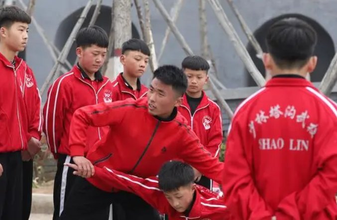 塔沟武校招生办电话多少？