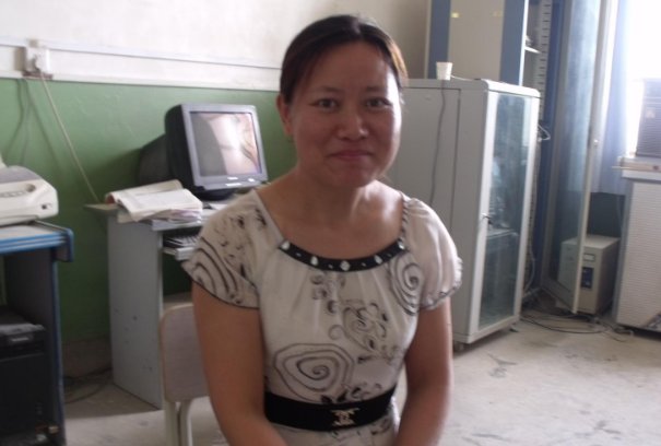 40岁离异的姐姐求我把老公让给她，父母也支持，我该怎么办