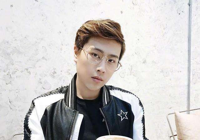 卢本伟被央视点名封禁多久？