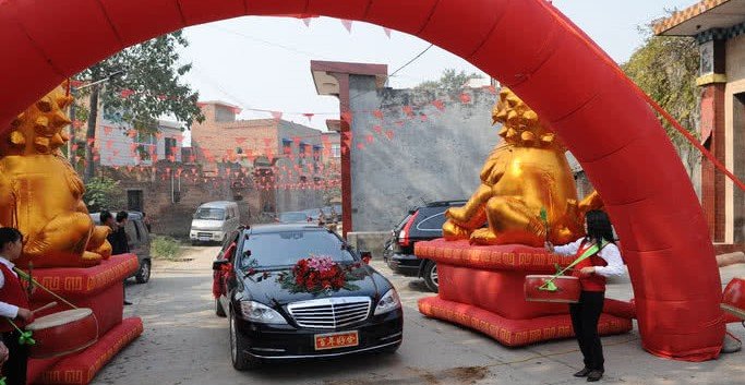 在农村里，结婚是不是一定要把全村的人都请过来？