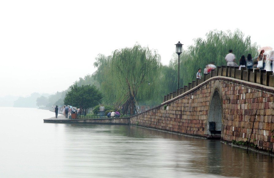 中秋小长假西湖多景点游客稀疏，各地景区的状况如何？