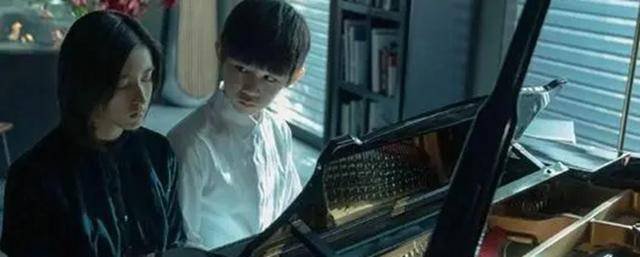 电影《秘密访客》到底讲了个什么故事？