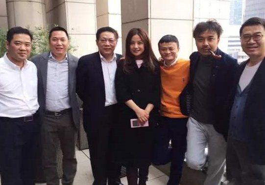 44岁的黄有龙罕见现身，他的状态怎么样？