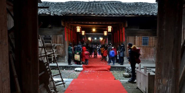 在农村里，结婚是不是一定要把全村的人都请过来？