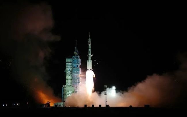 神舟十三号 “太空出差”三人组返回地面，他们带回了哪些珍贵物品？